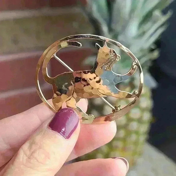 Wild bryde cat feline kitten pin brooch pin Gold Plated Lightweight Cat Pin - Picture 15 of 16